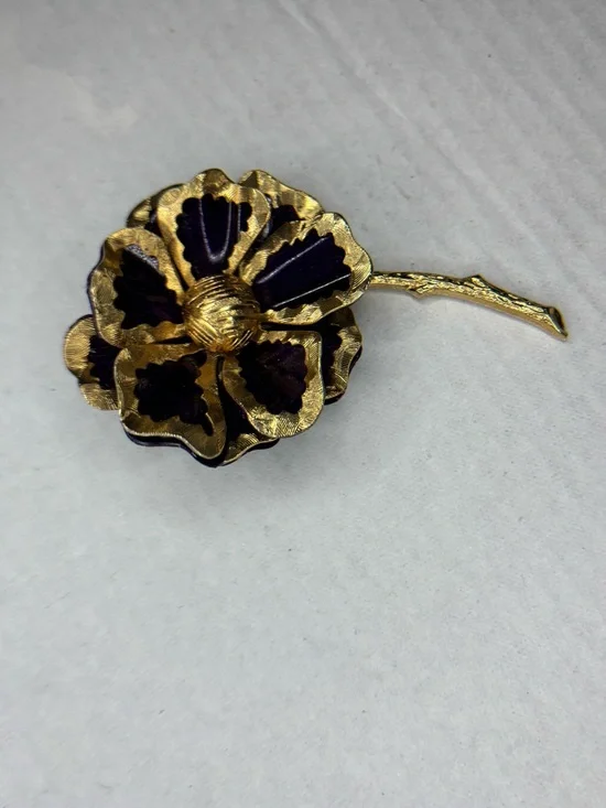 Goldtone Vintage 3” Purple Enamel Broach - Picture 6 of 8